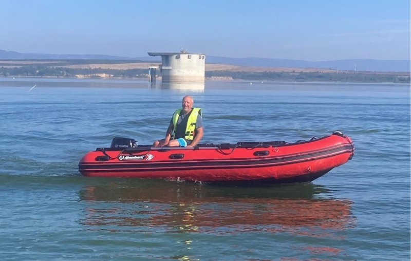 Máme nový člun. - We got a new boat. 